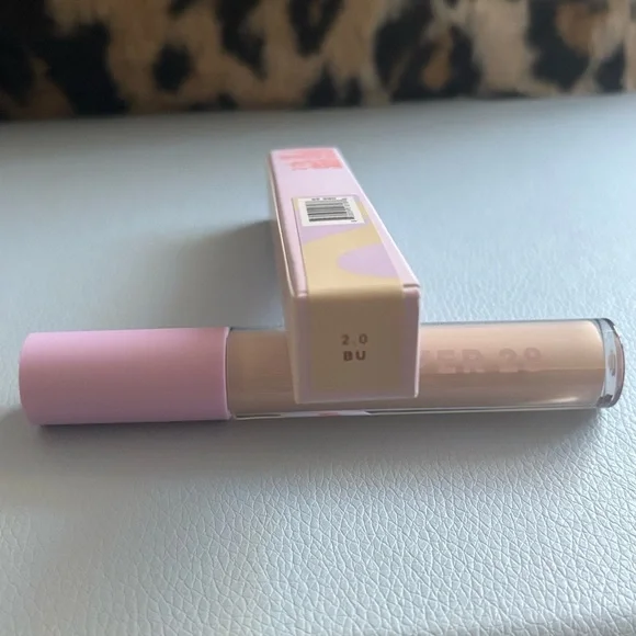 Tower 28 Swipe Concealer in Light Neutral 2.0 BU - Picture 2 of 6